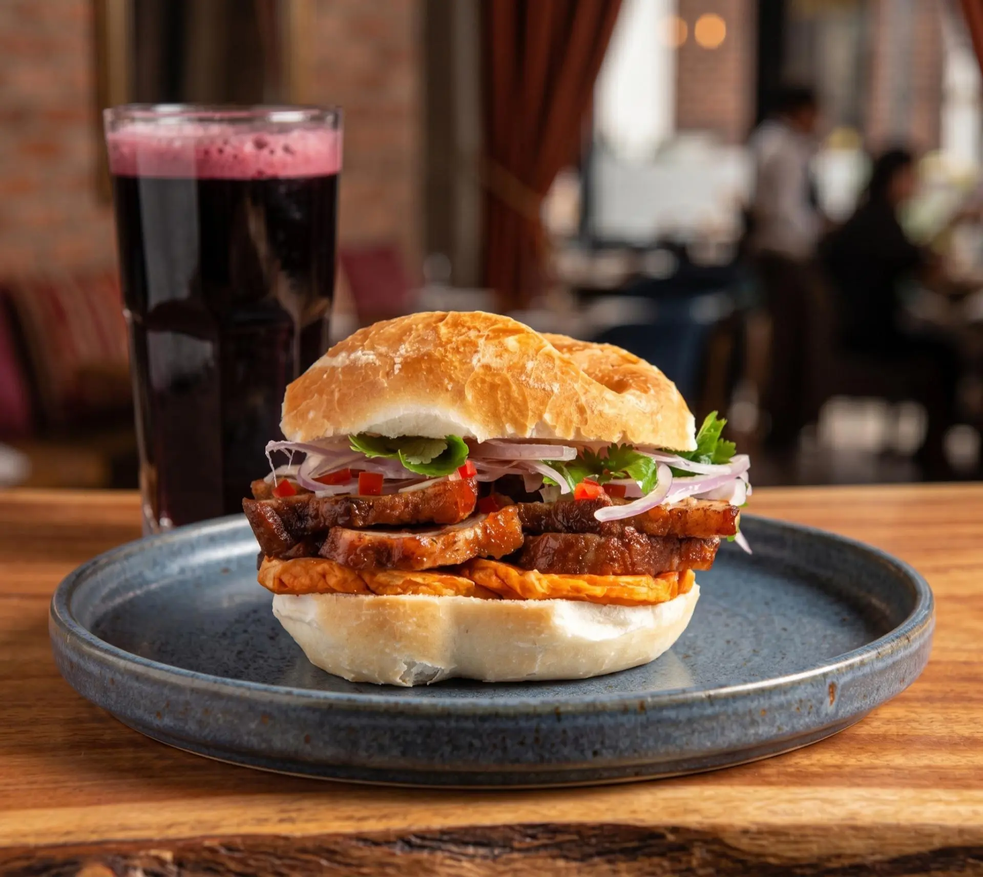 Pan con chicharron sandwich