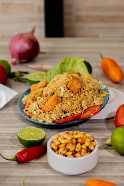 Arroz chaufa de pollo in a deep plate